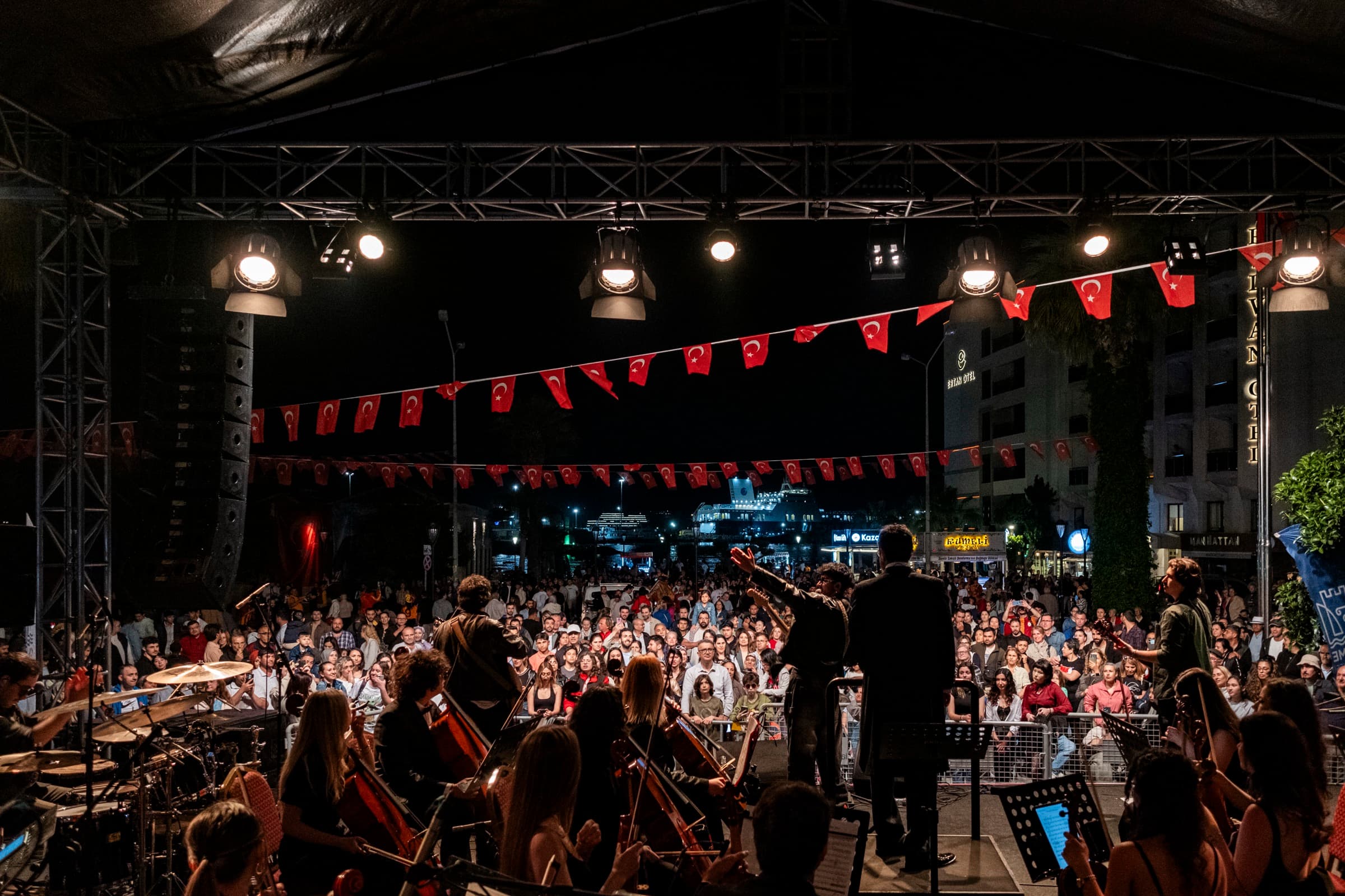 Kırık Pena & Beylikdüzü Gençlik Senfoni Orkestrası